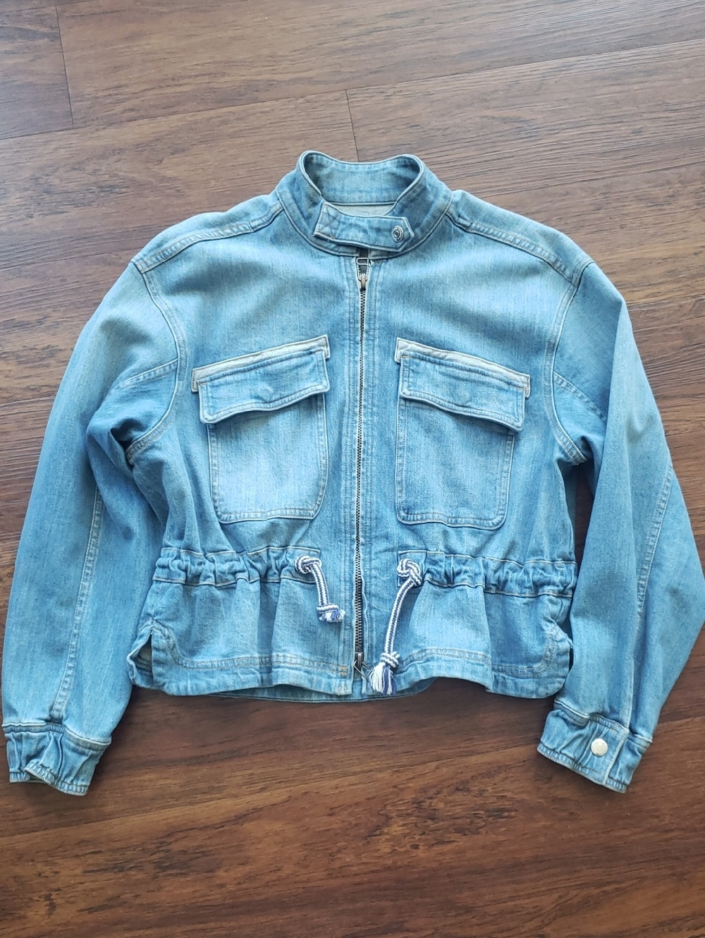 Veronica Beard Size Medium Light Wash Denim Zip-Up Jacket Streetwear Cotton